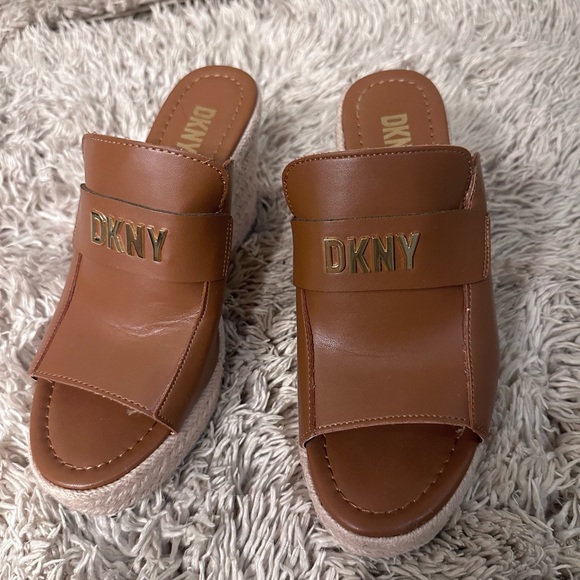 DKNY Wedges - Picture 1 of 3